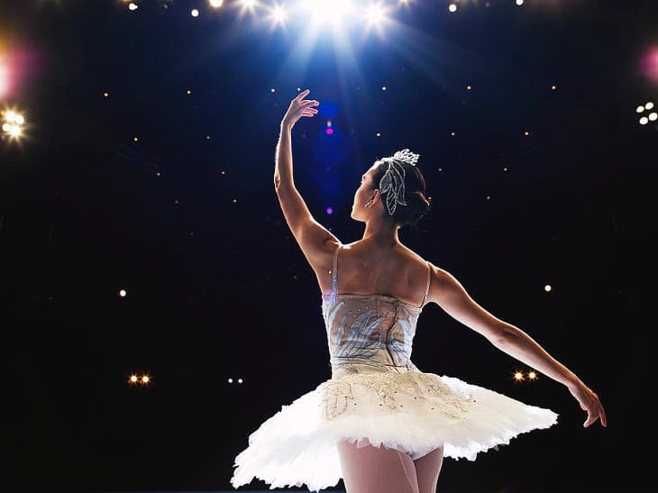 ballerina-dancing-on-stage