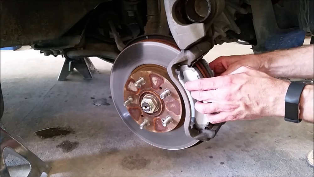 A Simple Guide to Buying New Brake Discs and Pads