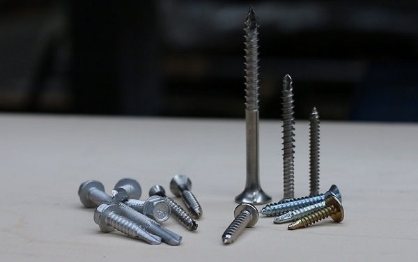 self_tapping_and_self_drilling_screws