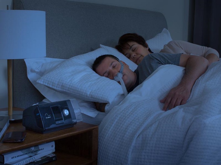 man sleeping with cpap machine
