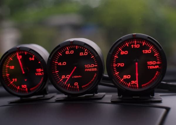 A Simple Guide to Car Gauges: 3 Must-Have Gauges to Have When Going Off-road