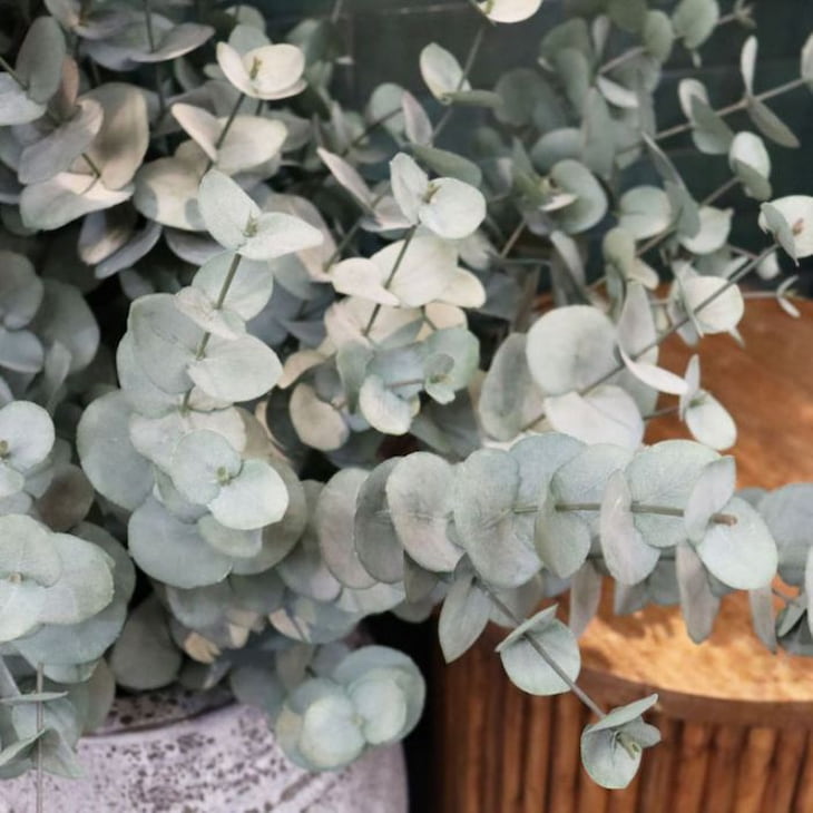 decorating-fake-plants